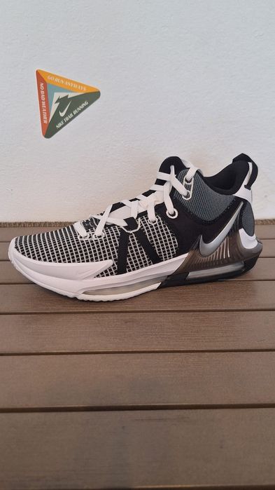 Кросівки Nike Lebron Witness VII DM1123 100, US10.5 E44.5 28.5CM