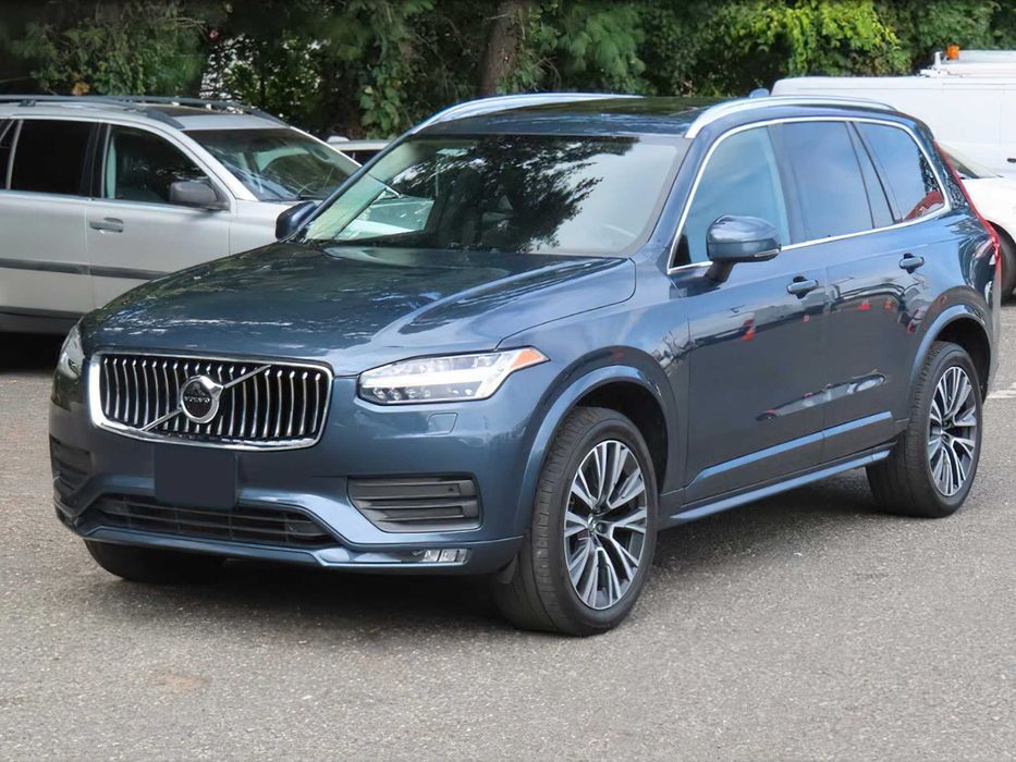 Volvo XC90 B5      2022