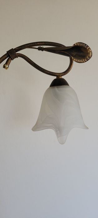 Lampa wolnostojąca z dwoma kloszami kwiaty