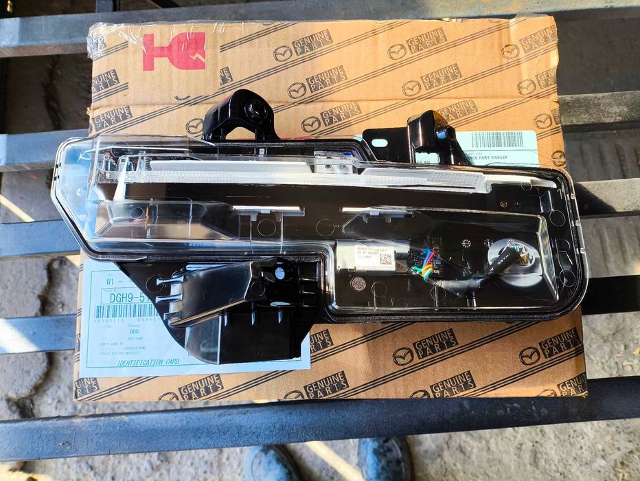 Поворотник правий передній Mazda CX-30, оригінал, LED DGH9-51060