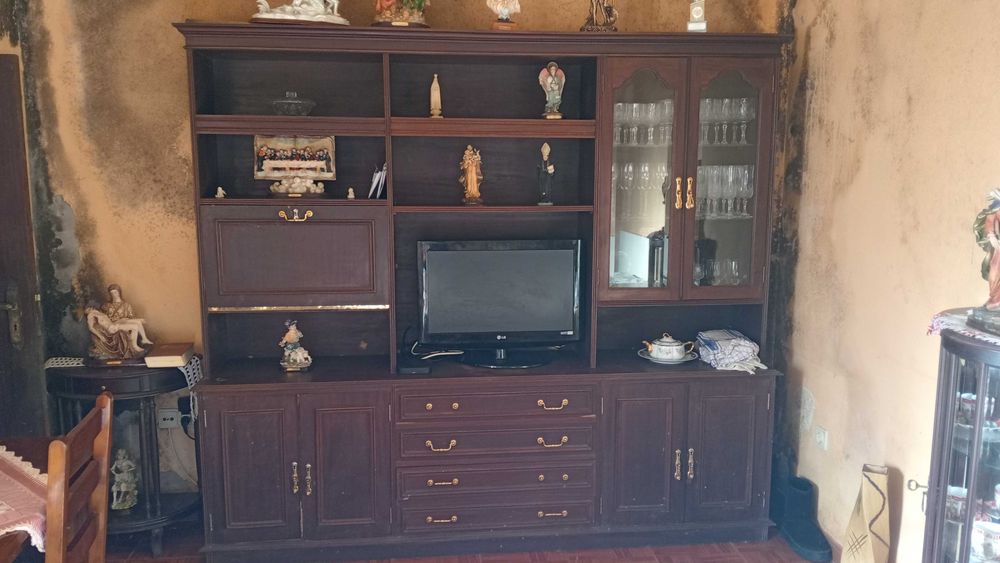 Móvel de Sala VINTAGE em Madeira Escura | Clássico | Cristaleira e Grande Arrumação