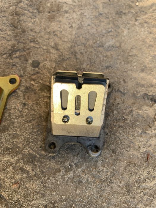 Деталі від мотоциклу