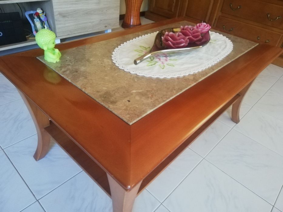 Mesa de centro com pedra