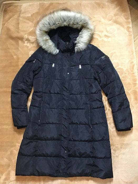 Cieply płaszcz pikowany z kapturem Amisu