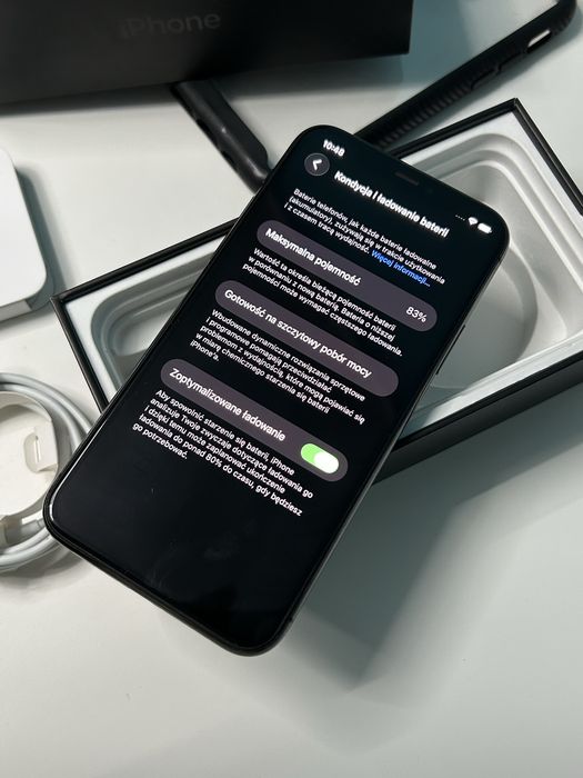 IPhone 11 Pro • 64GB • 83% • Słuchawki Na kablu • Kabel