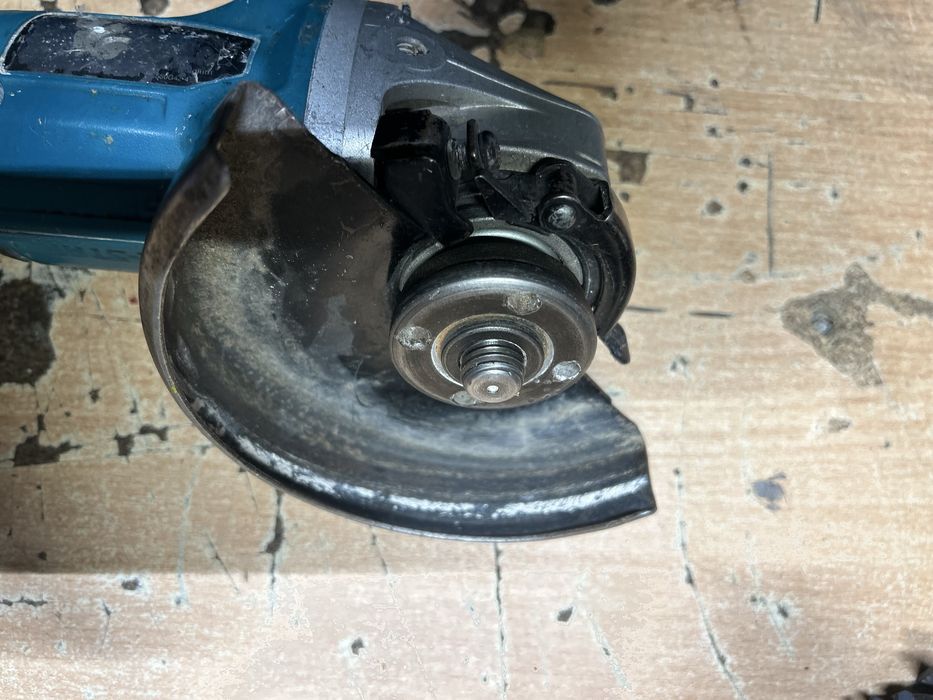 Makita DGA 504 szlifierka kątowa