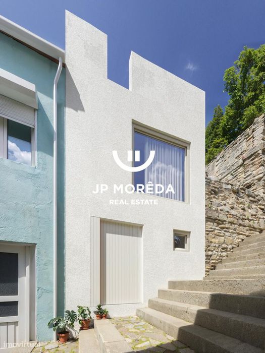 Moradia T1 com terraço na cobertura - Escadas do Roleto