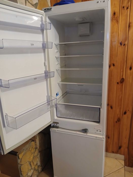 Lodówka do zabudowy.