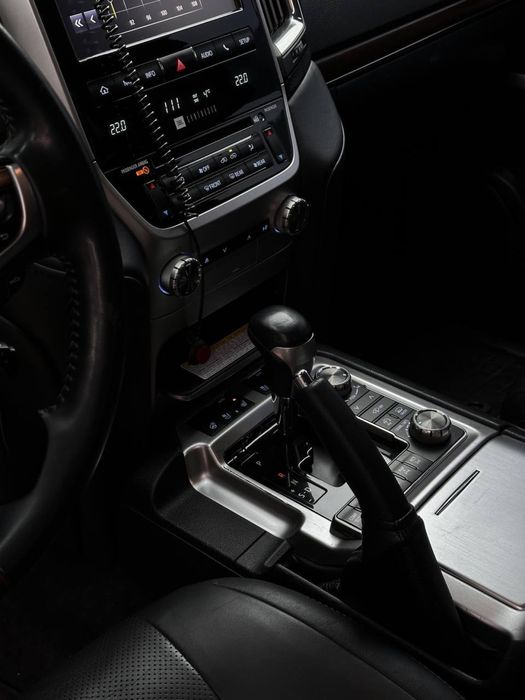 Аренда авто Toyota LC200 БРОНЬОВАНА ARMOR Оренда автомобіля автопрокат