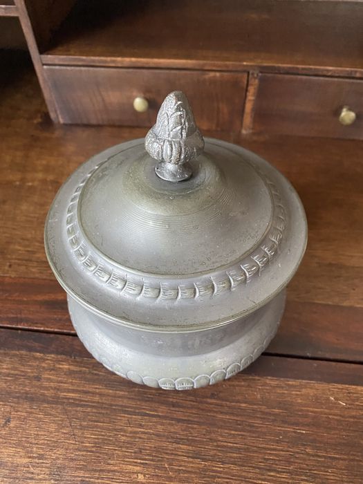 Bomboneira em estanho