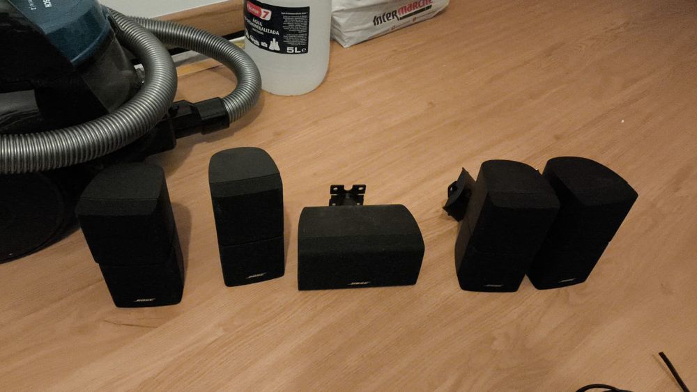 Projetor Epson 3D EH-TW9100W e sistema de som Bose lifestyle V35 5.1