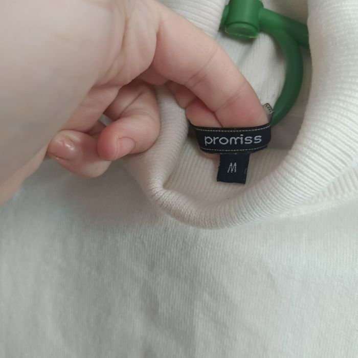 Жіноча безрукавка