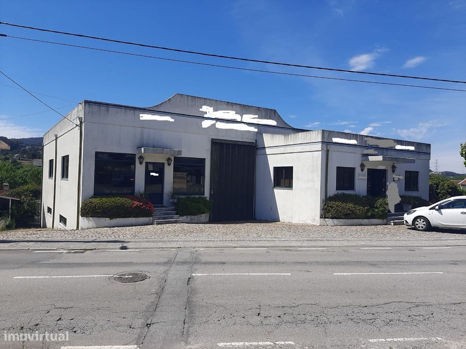Vende ou arrenda Armazém Centro de Urrô Penafiel
