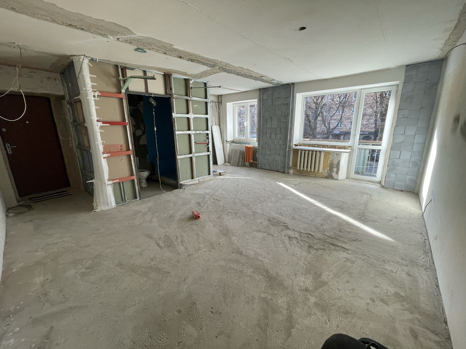 Продам 1-кімн  Ст Бандери   2-й поверх Добротного  Будинка