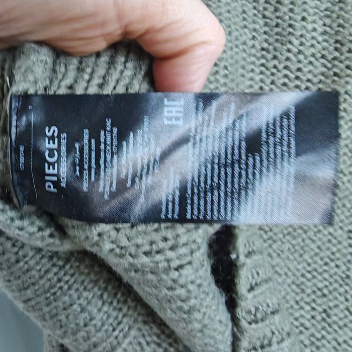 Sweter khaki Pieces 38