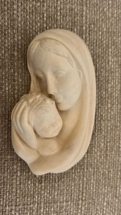 N. Senhora com Menino Jesus. Gesso pintado