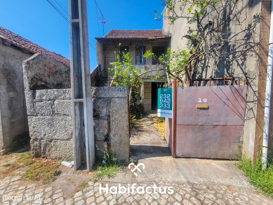 Moradia à venda para Remodelar com Quintal – Nelas