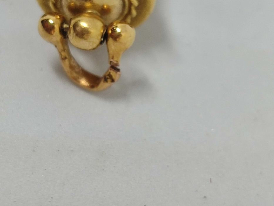 Pendente / Cruz em ouro e ônix