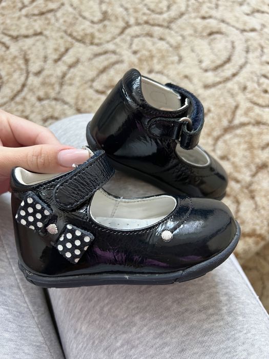 Туфлі лакові на дівчинку 19 розмір Bartek