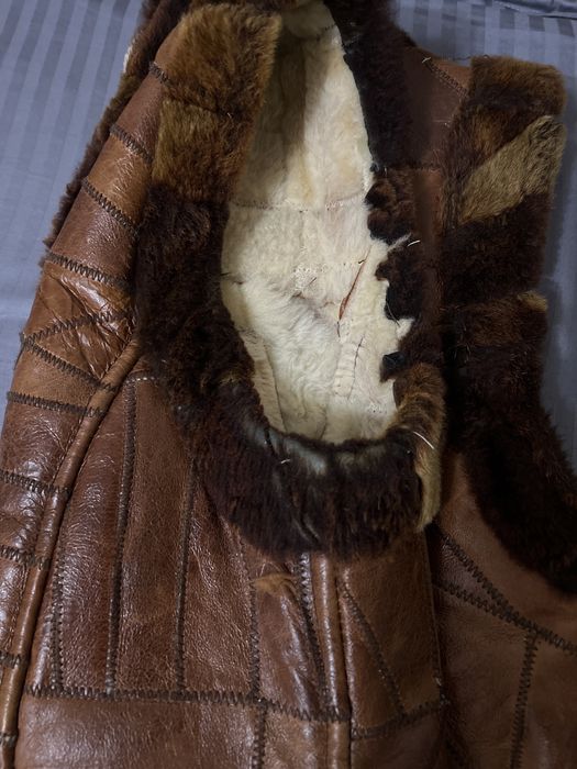 Жіноча шкіряна жилетка