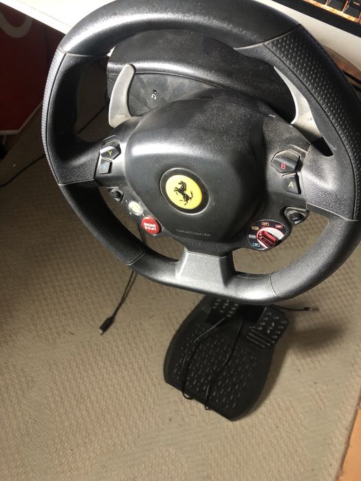 Volante Thrustmaster 458 italy e pedais