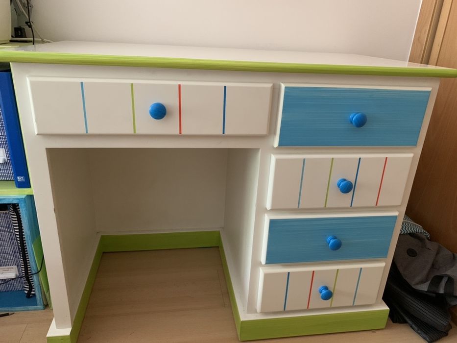 Secretária e cadeira