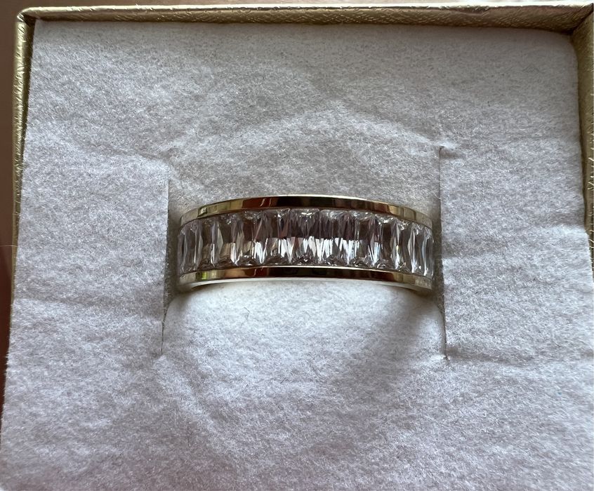 Pozłacany pierścionek obrączka