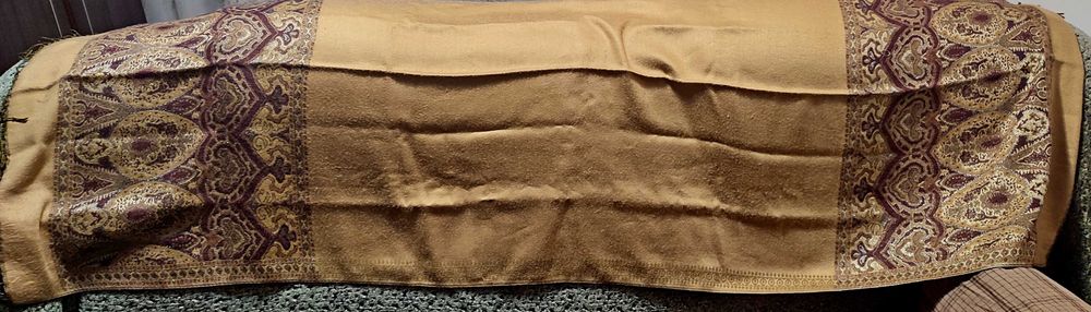 Женская шаль с бахромой