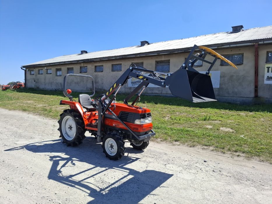 Traktorek japoński 4x4 Kubota GL 241 z ładowaczem łyżko krokodyl