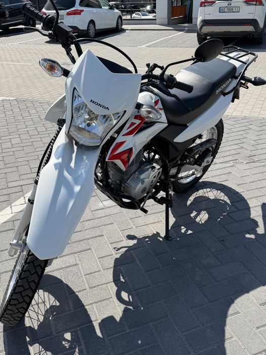 Honda XR 150L.