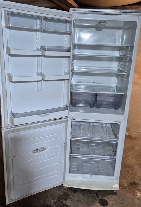 Продам холодильник Атлант