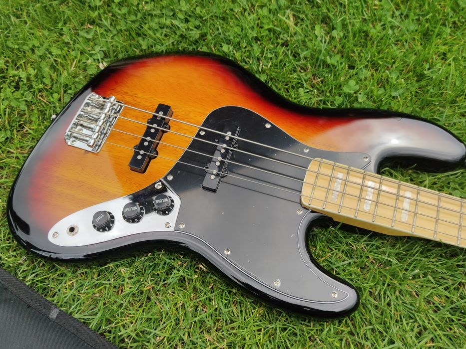 Squier Fender Classic Vibe '70s Jazz Bass gitara