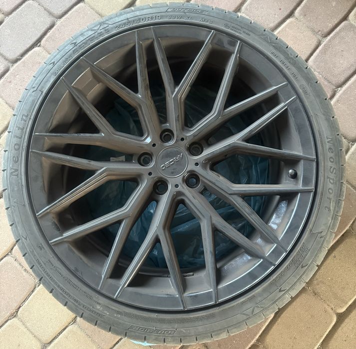 Felgi Arceo Valencia 19” 9,5J ET40 5x112 Gloss Black