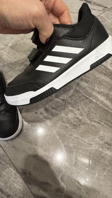 Кросівки adidas 30,5