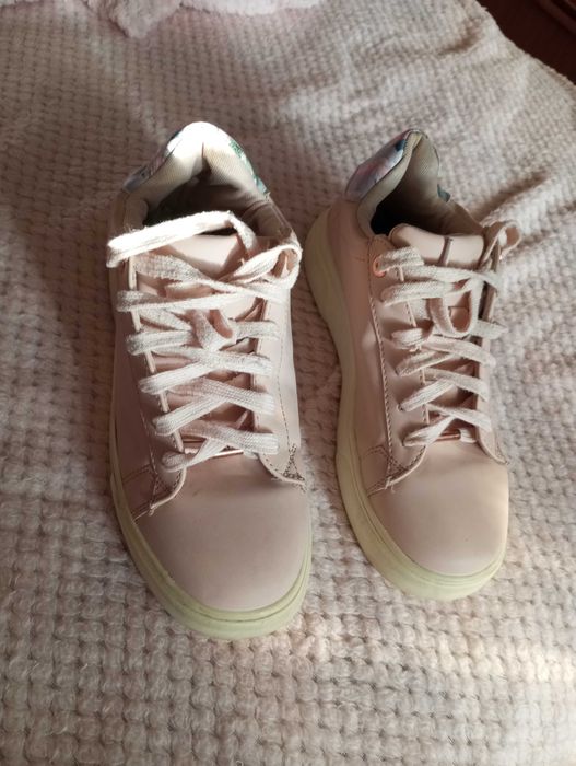 Гламурні кросівки бренду fabric