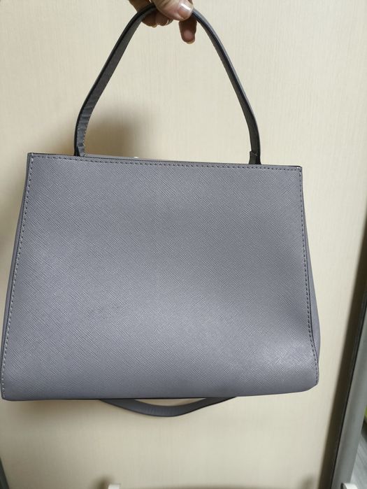 Небольшая удобная сумка Zara