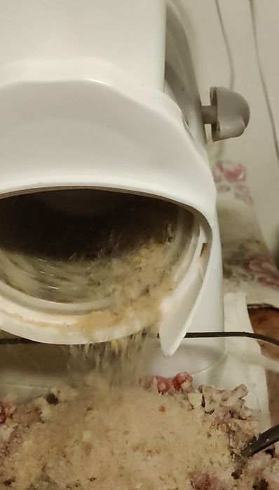 М'ясорубка, соковижималка "Помічниця" надійна з насадками