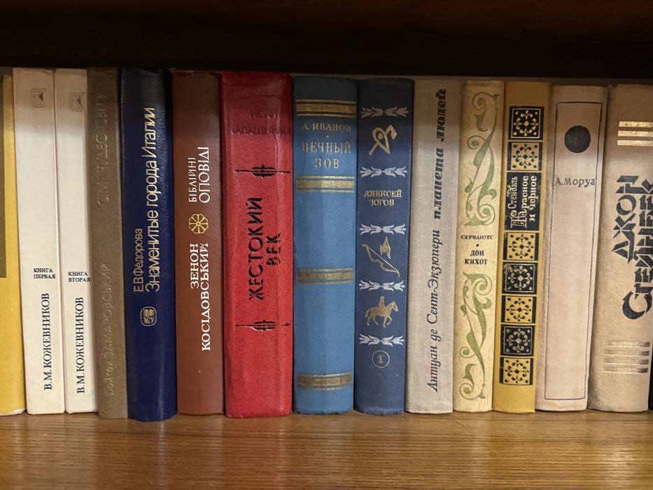 Набор книг , большая библиотека