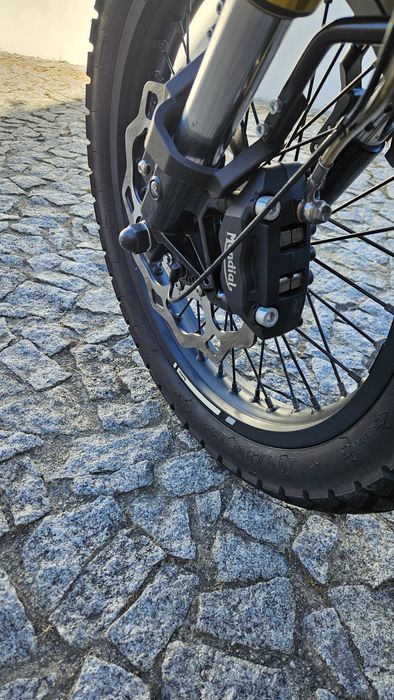 Mota mundial 125 como nova  poucos kms
