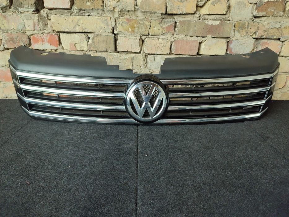 Решітка радіатора Фольксваген Пассат Б7 решітка бампера Volkswagen Passat B7 3AA853651