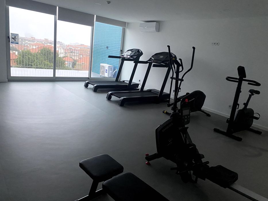 Espinho - Arrenda T1 - Condominio Fechado com jardim piscina e ginásio - Novo