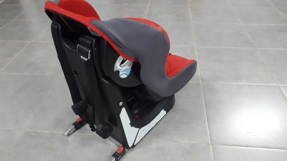Cadeira auto Chicco (9-18kg) com isofix
