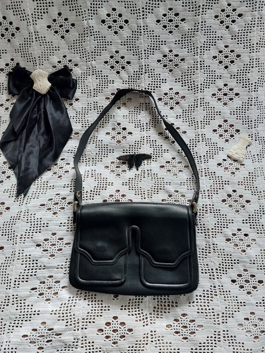 Чорна сумка на багато відділень