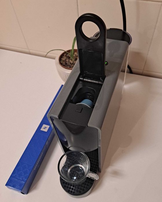 Máquina café Nespresso KRUPS Essenza Mini