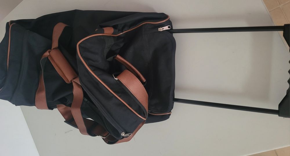 Vendo saco / troley de desporto / viagem