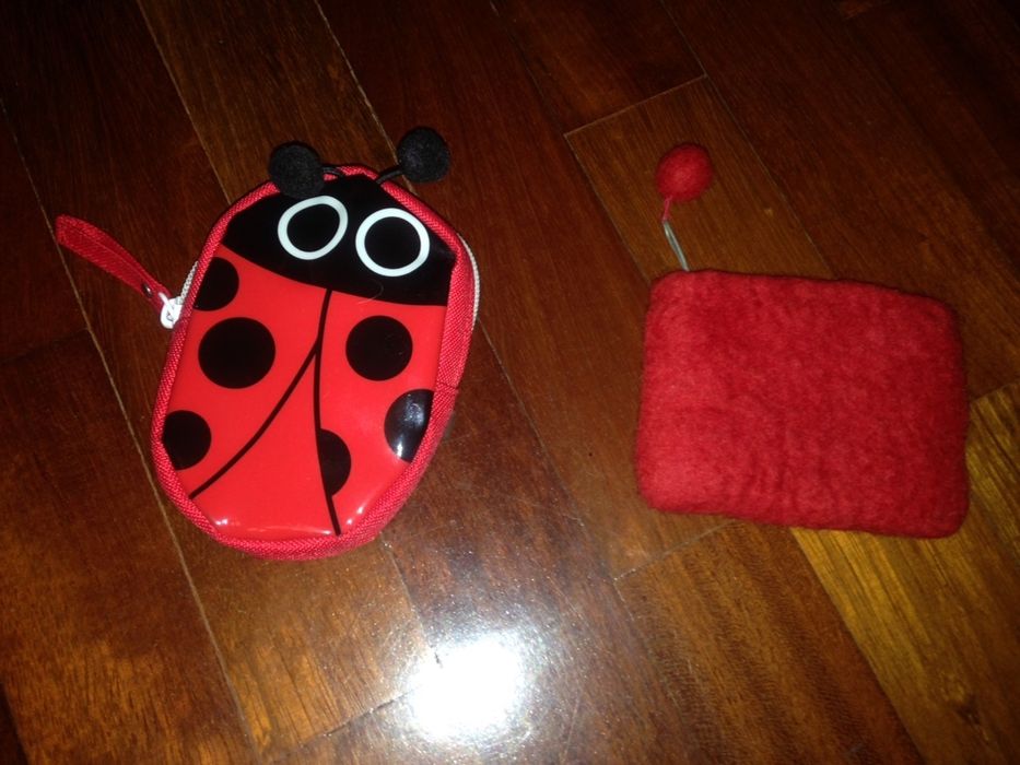 Porta moedas vermelho