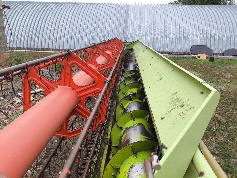 Комбайн Lexion 570 комплект 2 жниварки і візок