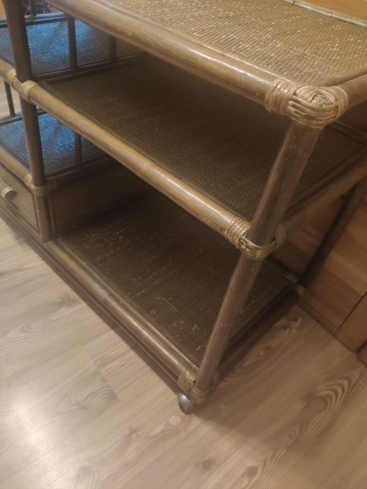 Rattanowa komoda na kółkach