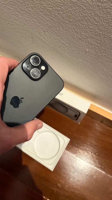 iPhone 15 - 256GB - com garantia