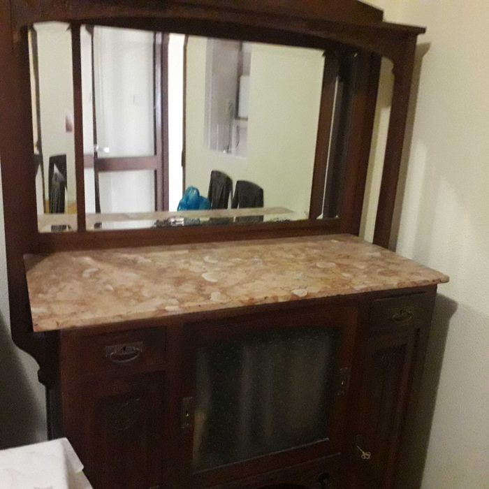 2 Moveis de sala com espelho e tampo de mármore.